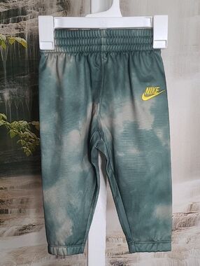 New with tags! Nike Boys 3T Green Camo Athletic Sporty Sweatpants Joggers